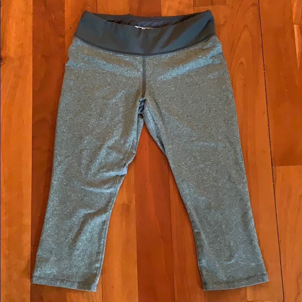 New Balance gray cropped legging
